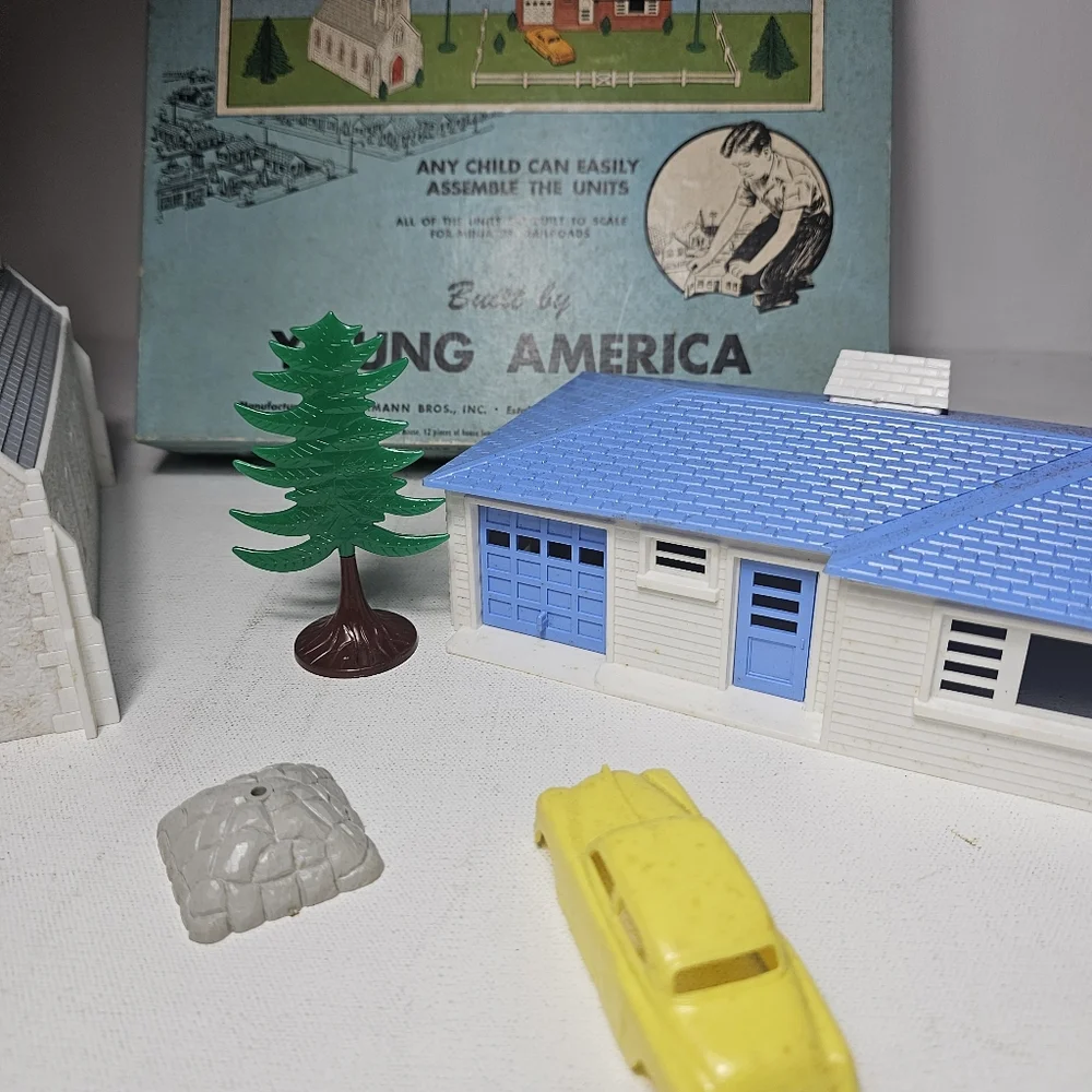 Plasticville USA Young America CH-9 Community Church Set with Ranch House - Picture 7 of 15